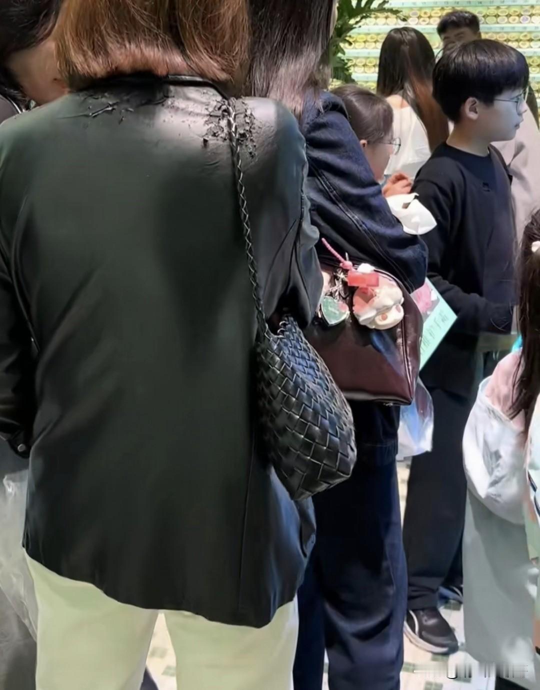 这是巴黎世家新款吗？穿出来这么自然