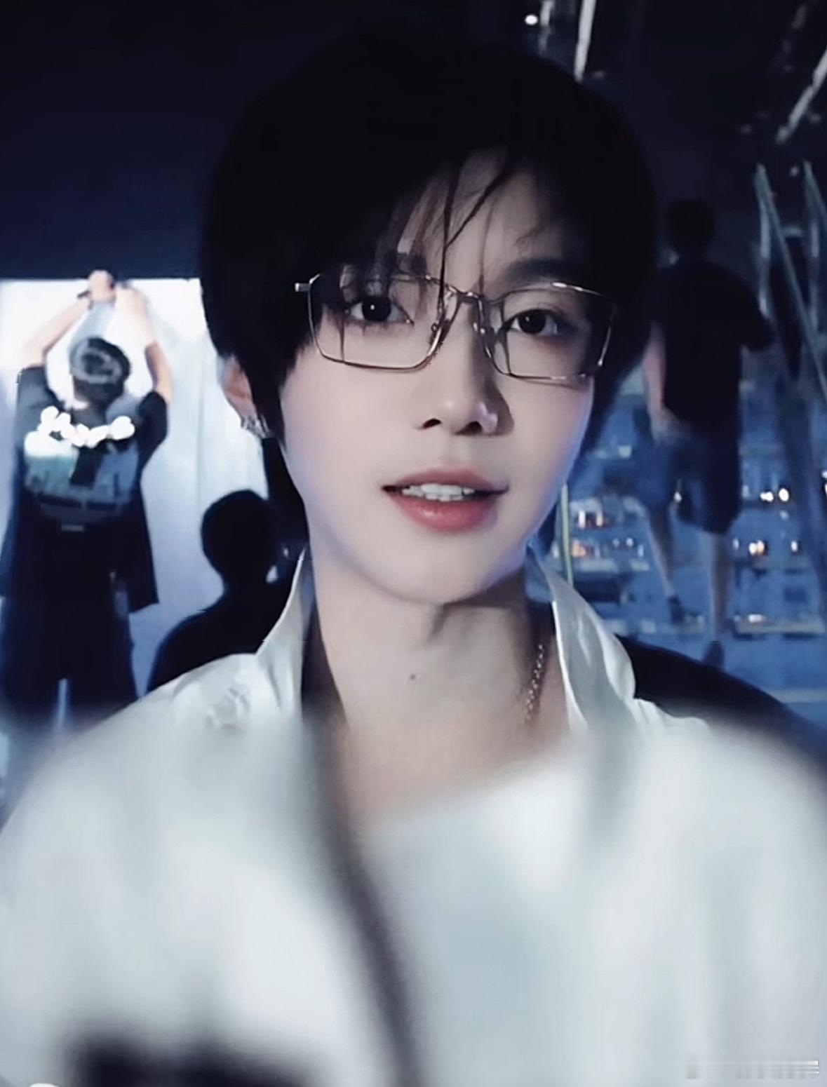 👓小兔子🐰 ​​​