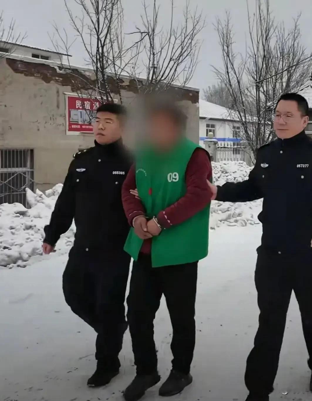 21辆汽车夜晚车胎被扎，景区自费修车并赔偿每个车主1000元，嫌疑人被抓获将严惩