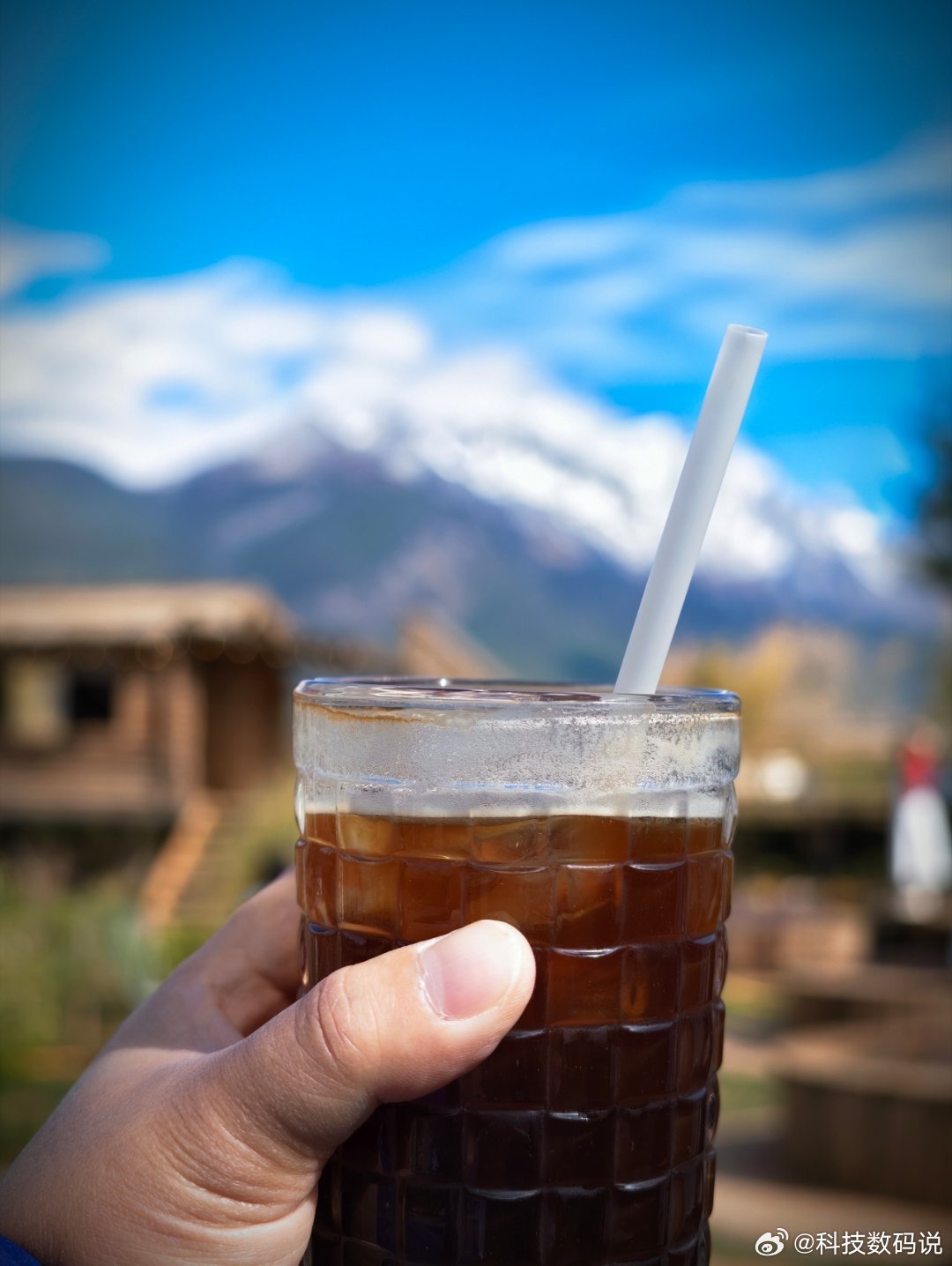 今天上午休闲片刻雪山下喝杯咖啡