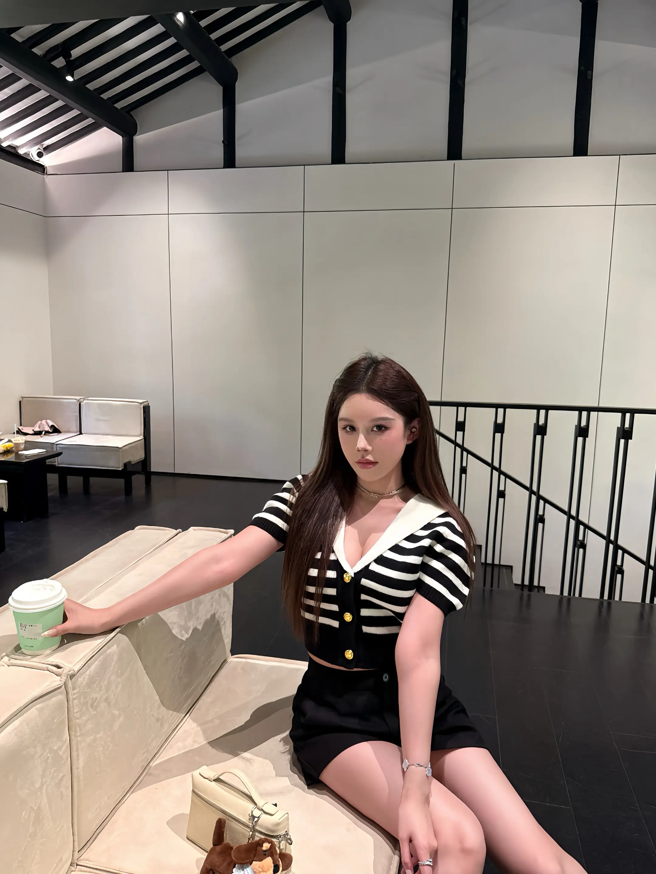 FROMHER 🐈‍⬛。