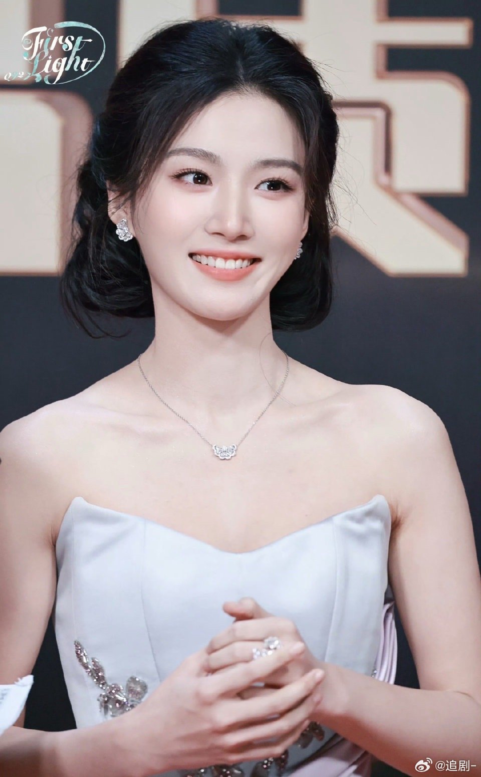 卢昱晓品质盛典宣传何不同舟渡 卢昱晓说何不同舟渡是“逆境中的救赎”，还强调全剧组