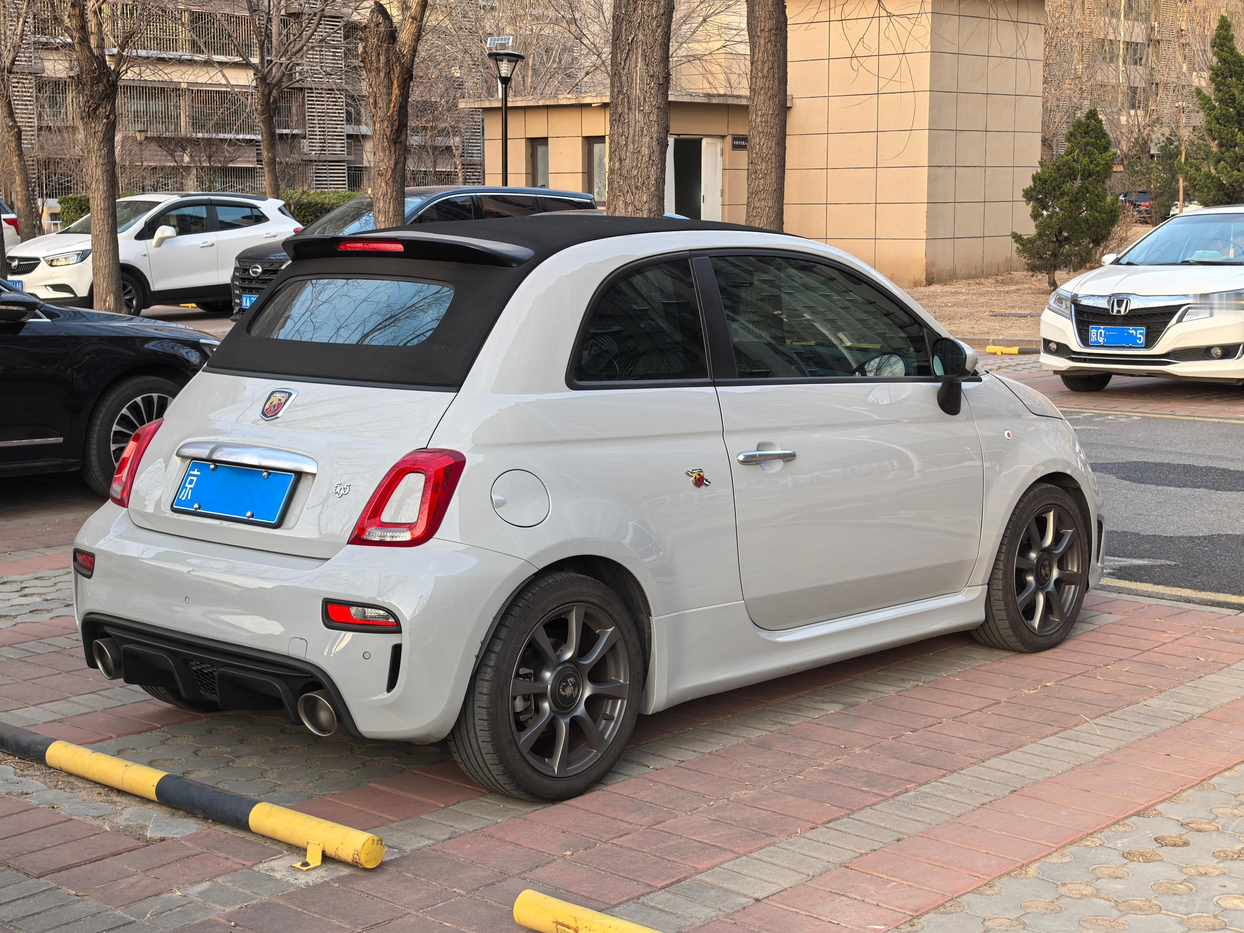 好车分享 ABARTH 596手动敞篷版 迷人的小车 