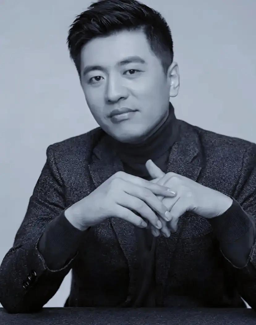 张雪峰的话之所以能戳中无数人，是因为他撕开了现实那层温柔的面纱，把底层孩子最该懂