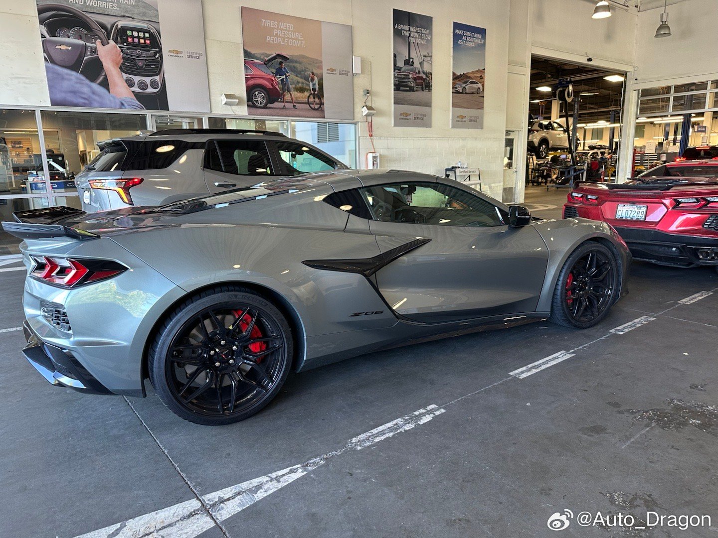 Z06送去免费换变速箱滤芯，牢大安排了另一辆牢大接送客户[doge]，没想到竟然