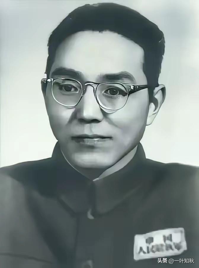 1949年，被判10年的地下党员戴中溶在牢里醒来，睁眼一看，整个监狱空荡荡的，一