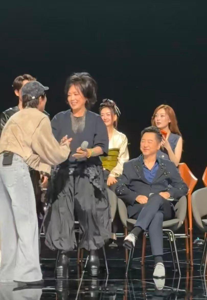 庾澄庆叫齐豫仙女齐庾澄庆喊齐豫仙女歌手发布会专属昵称太好听，庾澄庆出席歌手发布会