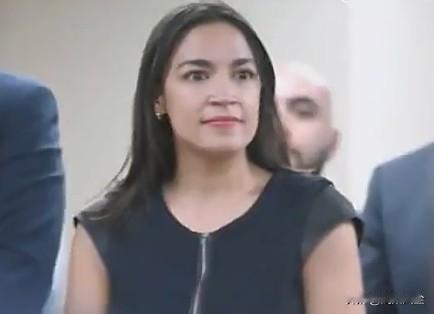 美国参议员乔·曼钦明确表示，绝对不会支持AOC竞选总统，直言她若领导国家将是“毁