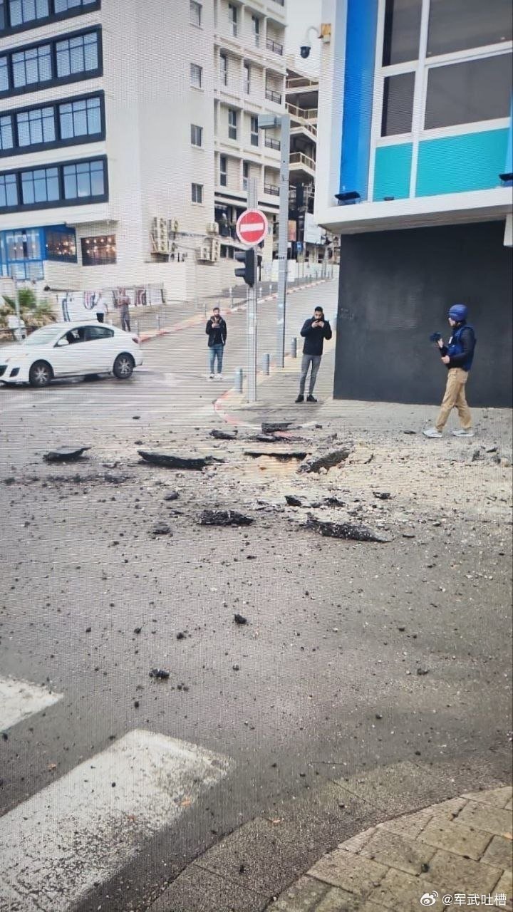 兄弟们，最新一轮伊朗导弹攻击的落点特拉维夫记录到至少11个落点现在伊朗导弹开始往