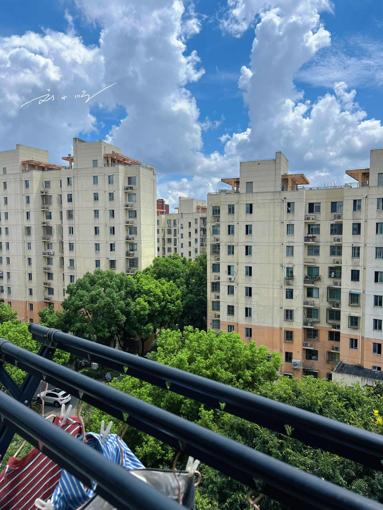 这几天来了上海，发现差不多的气温，上海还是感觉比广东清爽许多，虽然有不少人也觉得