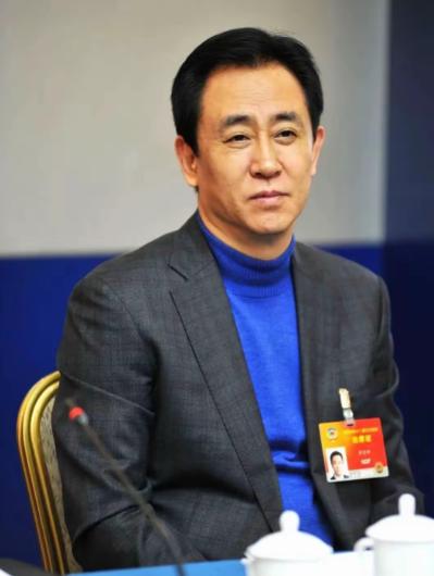 很多人好奇，恒大集团欠下的巨额债务，最后是谁来兜底买单？

答案很直白：没人全额