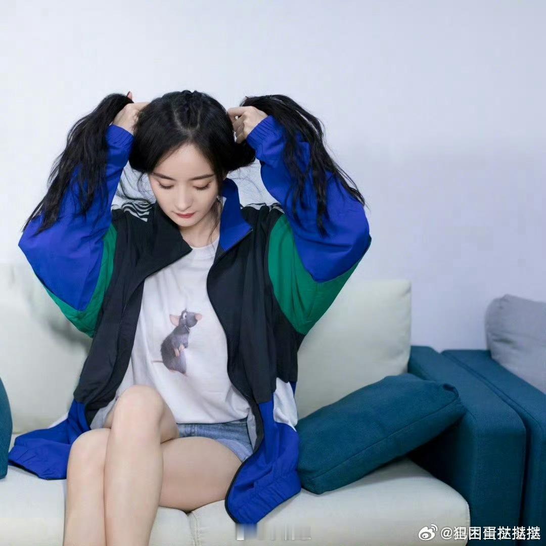 杨幂蛄蛹者看幂姐当“蛄蛹者”笑到不行！障碍物太难爬，她没撑多久就乱了套，但这机灵