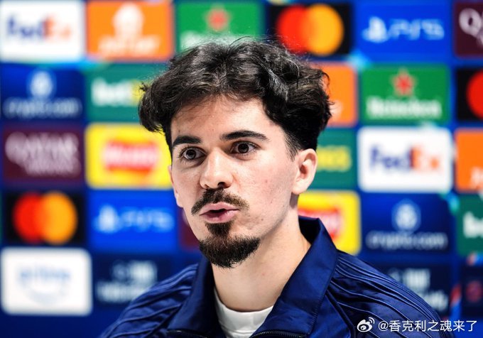 维蒂尼亚评价埃基蒂克：埃基蒂克是一位非常出色的球员！我和他共事的一年里很愉快。他