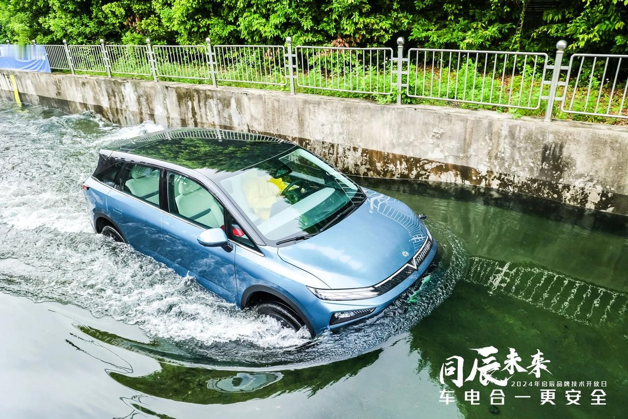 日前，启辰举行了品牌技术开放日，并提出了“车电合一”的理念，即通过电池端、车端、