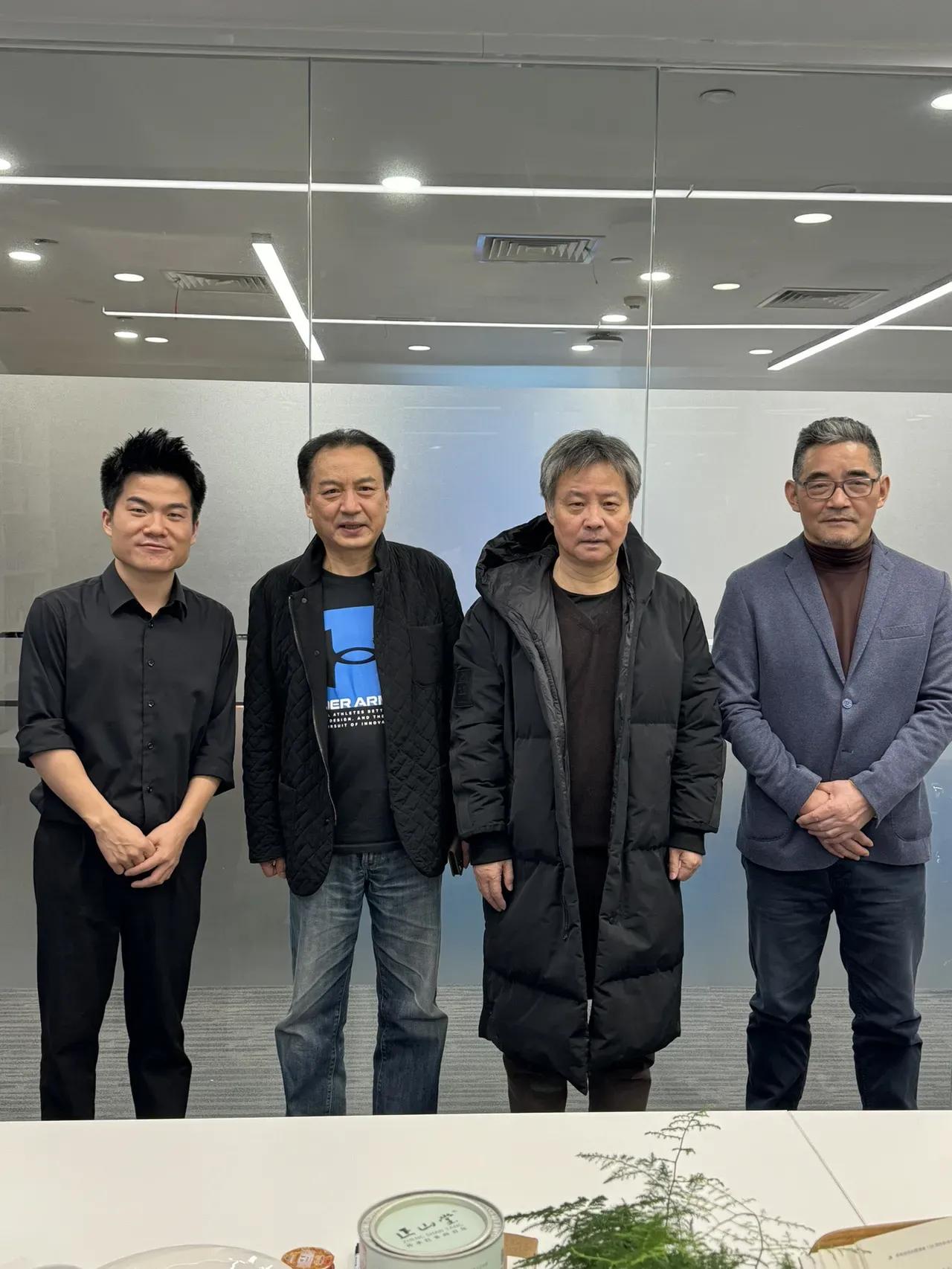 我其实不太搞得懂，余华天天走穴是为了啥？作为一个作家，上次推广新书应该是2021