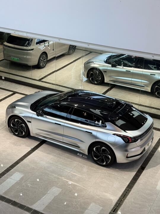 你敢信，简直银色天花板 | 流线型直接拉满啊