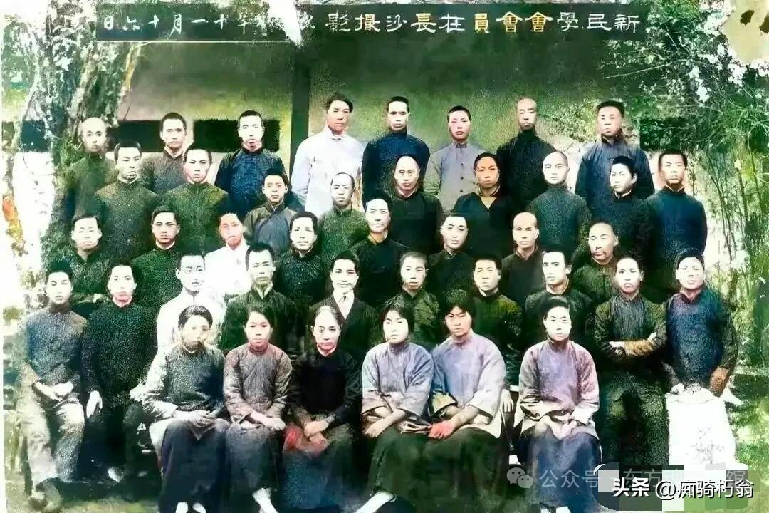 一张非常难见的毛主席和妻子杨开慧合影的珍贵老照片

毛主席和妻子杨开慧是两个忠贞