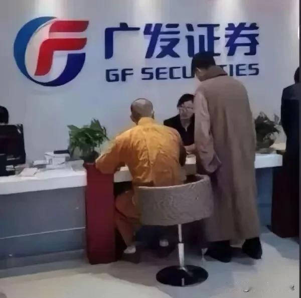 国庆节后开户人数增多，这一现象说明了以下几点：

投资者信心增强：随着市场逐渐回