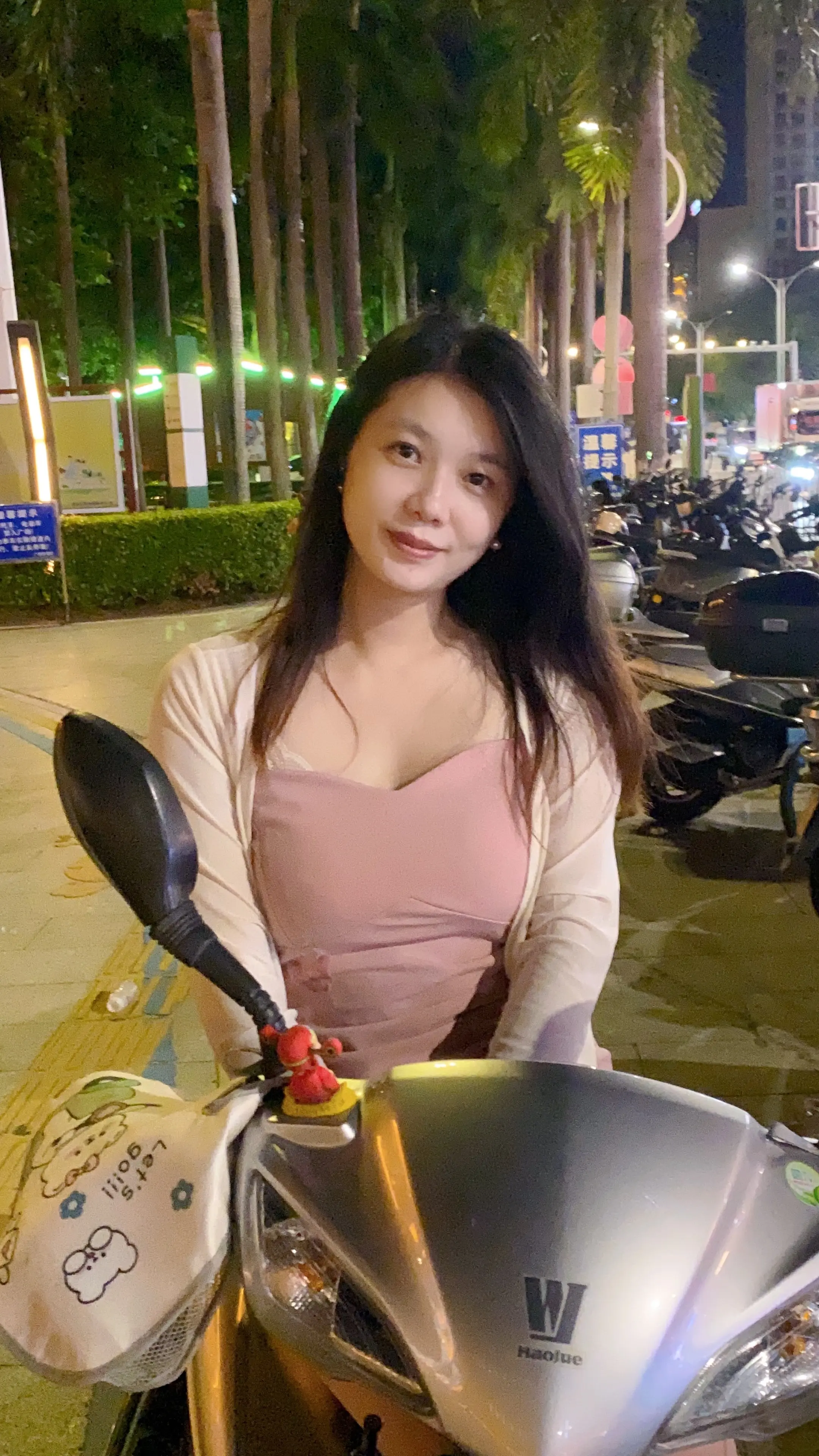 今晚出来一起跳广场舞吗，我去接你吧😂