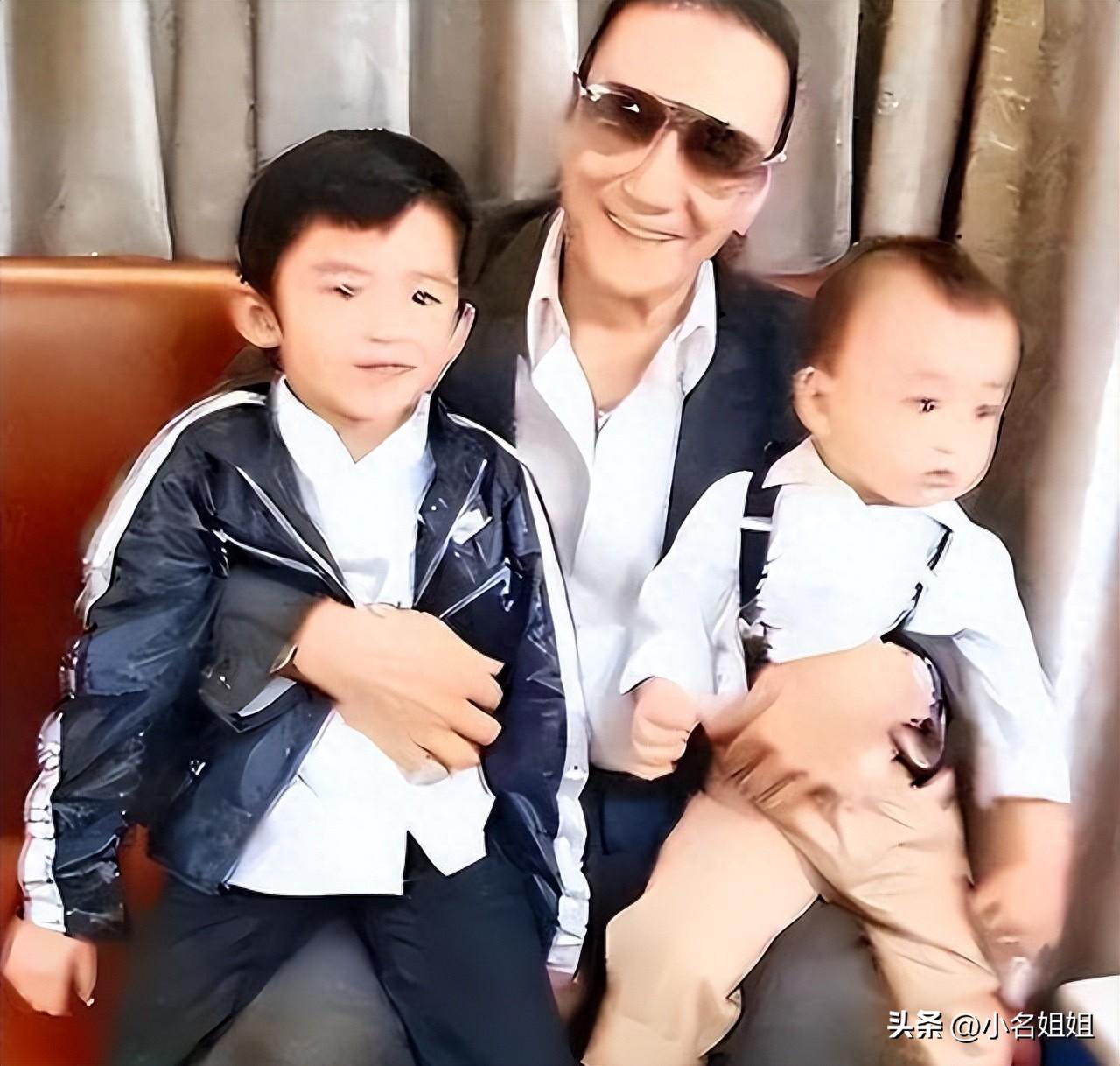 万万想不到，谢贤走后，全网最让人破防的，不是谢霆锋青岛演唱会上抬头45度的哽咽，