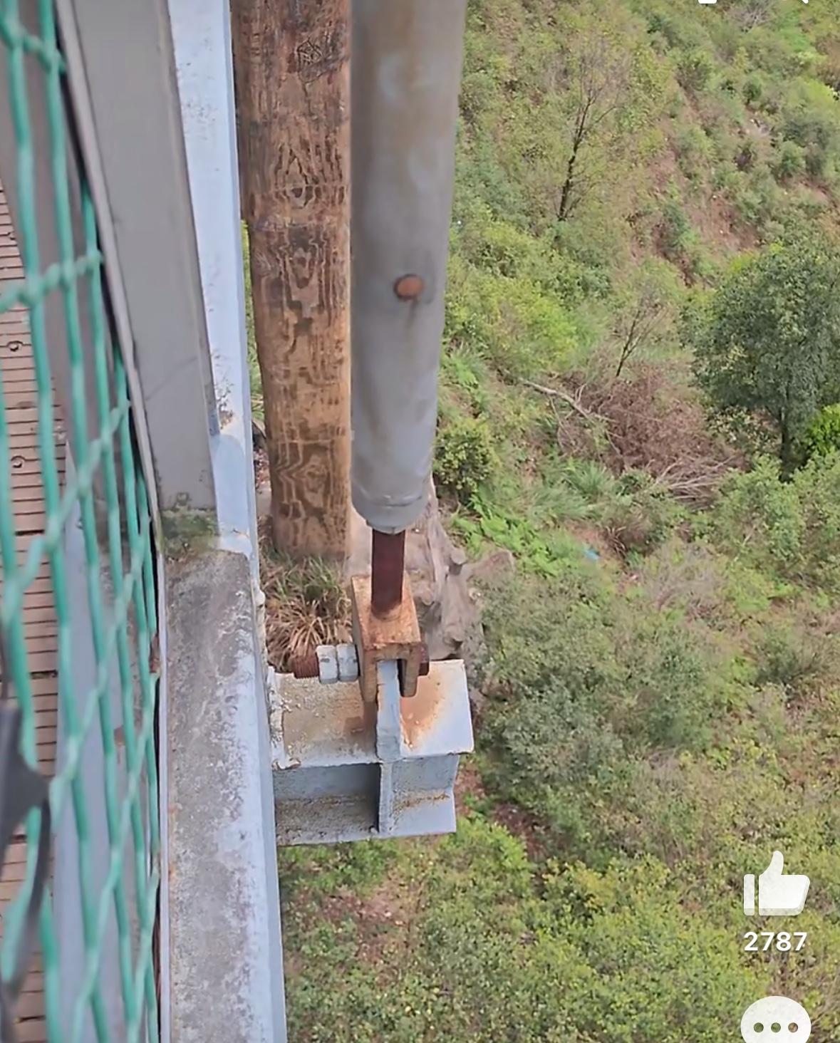 【琅河财经】4月5号，在江西婺源的垒心桥，发生了这样一件引人深思的事。一位有着十