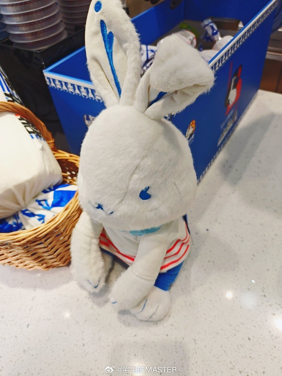 下班去群友接踵打卡品尝的大白兔实体店点了一杯大白兔奶糖口味的奶糖难般吃一次感觉还