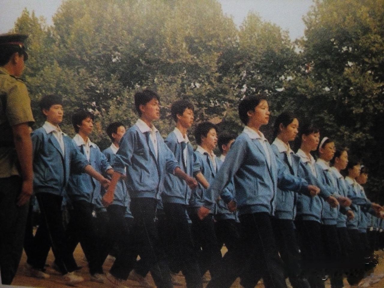 岁月匆匆，时代一直在悄然改变。旧的观念慢慢远去，新的生活不断到来，不必纠结过往，