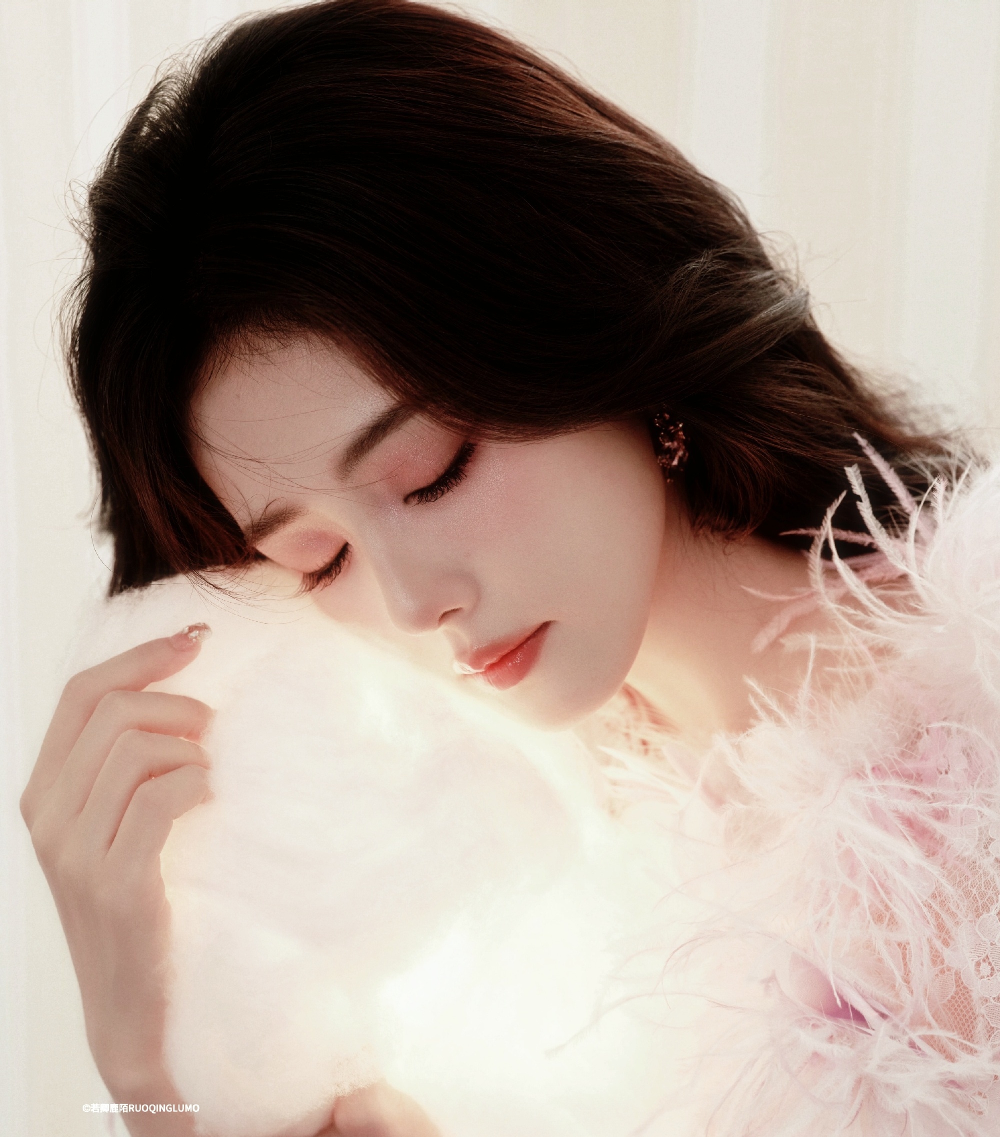 ·白鹿莫离 ·白鹿叶璃﻿ 我想睡觉了，今晚你来我梦里吧，好长时间不见了，有点想你