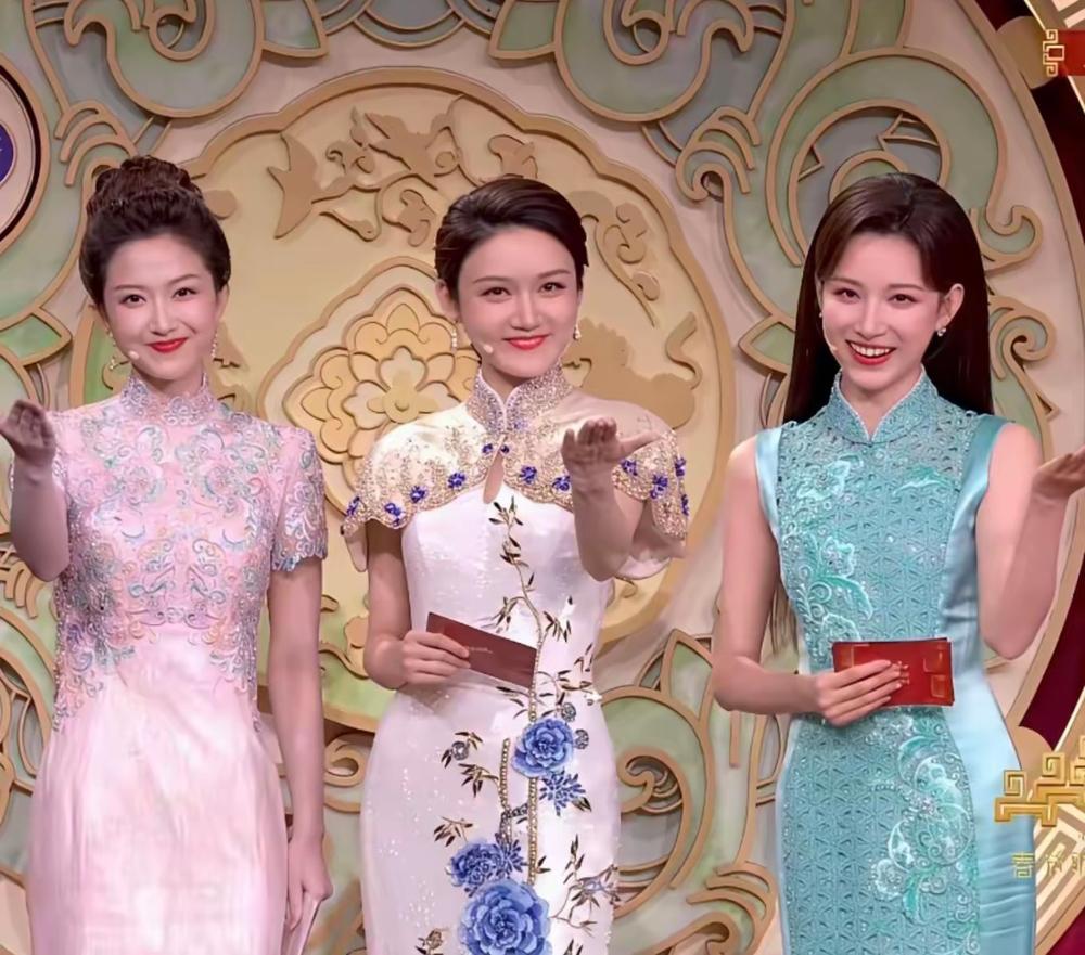 对比以前和现在春晚女主持人。
2026春晚三位女主持人刘心悦年纪居然最大，39岁