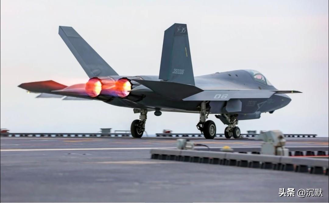 【今日好图——国产舰载战斗机起飞🛫】军事科普 歼35