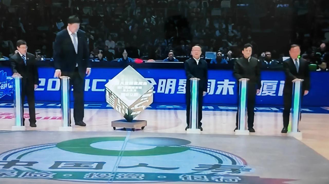 不得不提！！！
怪不得CBA的全明星入座率低
除了本身观赏性跟顶尖有差距之外
要