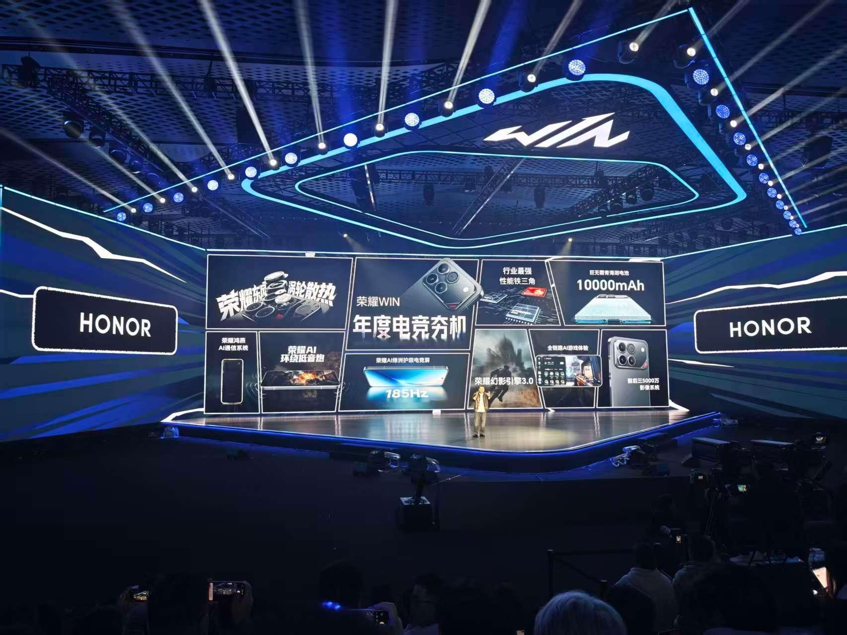 荣耀WIN 荣耀WIN这次配备了10000mAh电池，是真的大啊 