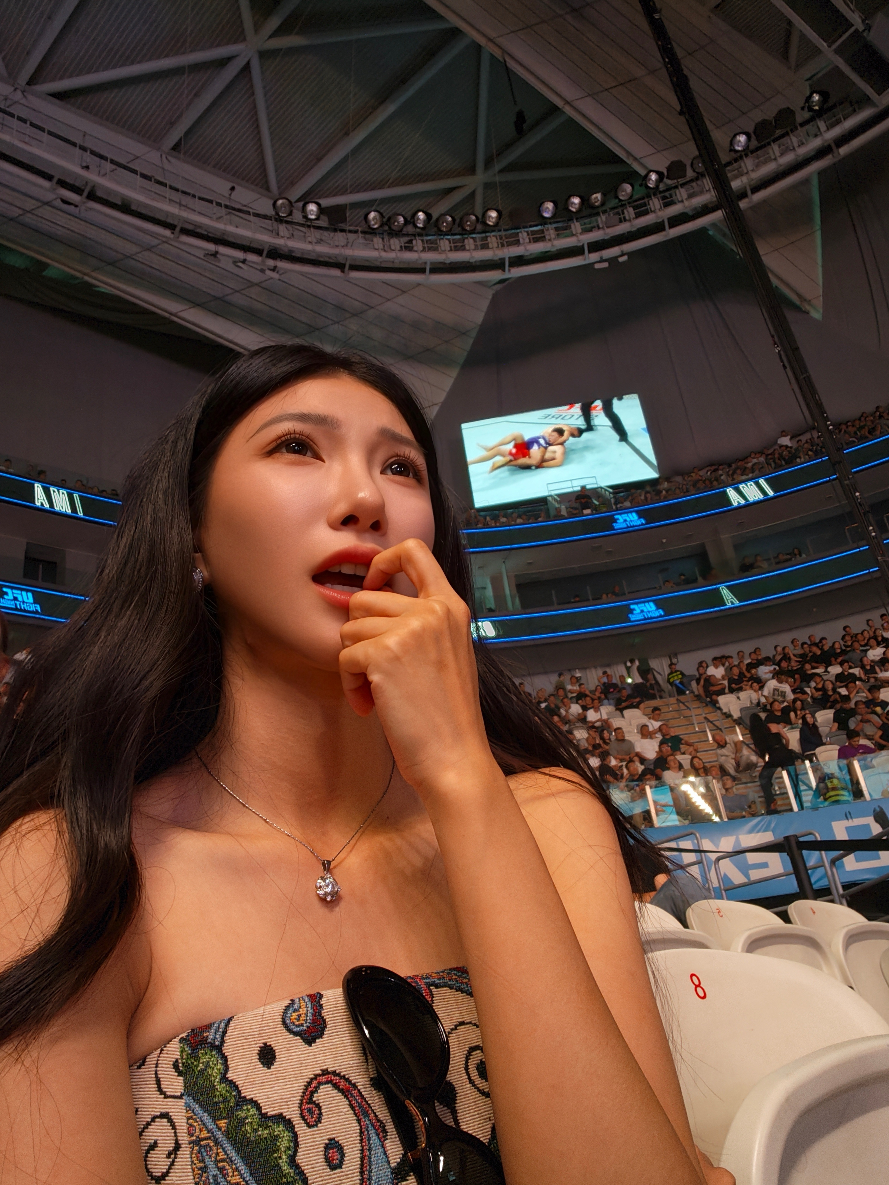 看UFC比赛现场 我的全程表情be like…… ​​​