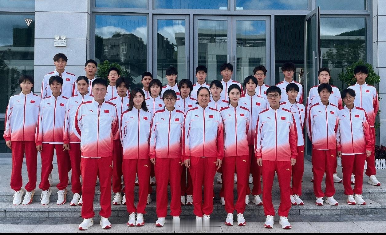 亚洲分龄游泳锦标赛 中国🇨🇳游泳队派出11男11女阵容，常墨涵、王艺静、周鑫