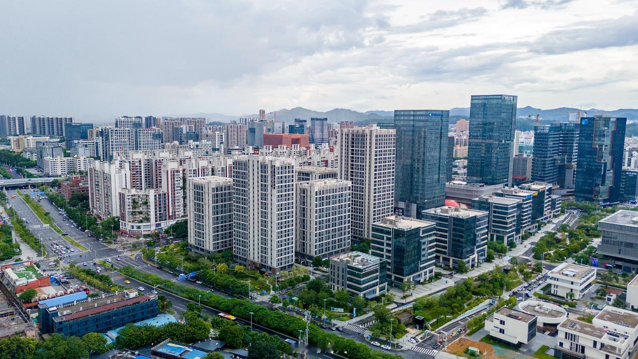 广州白云区的 GDP 十年内有望超过佛山市南海区吗？
结论预判：正常基准情景下，