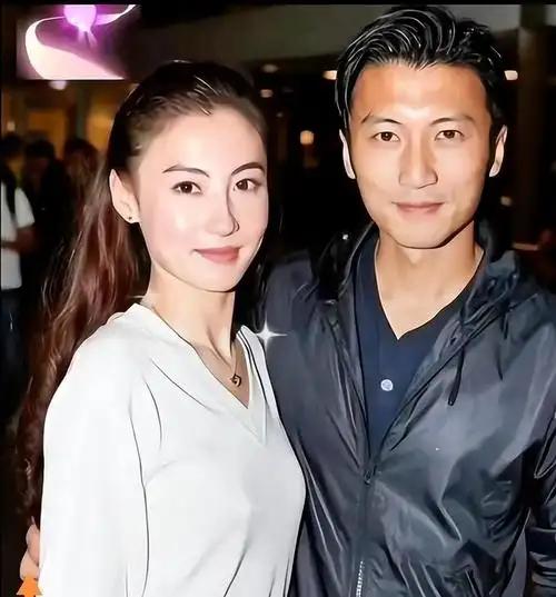 就算离婚，就算又有了另一半，彼此仍是今生今世唯一的夫妻。
 
本身是为了和孩子爱