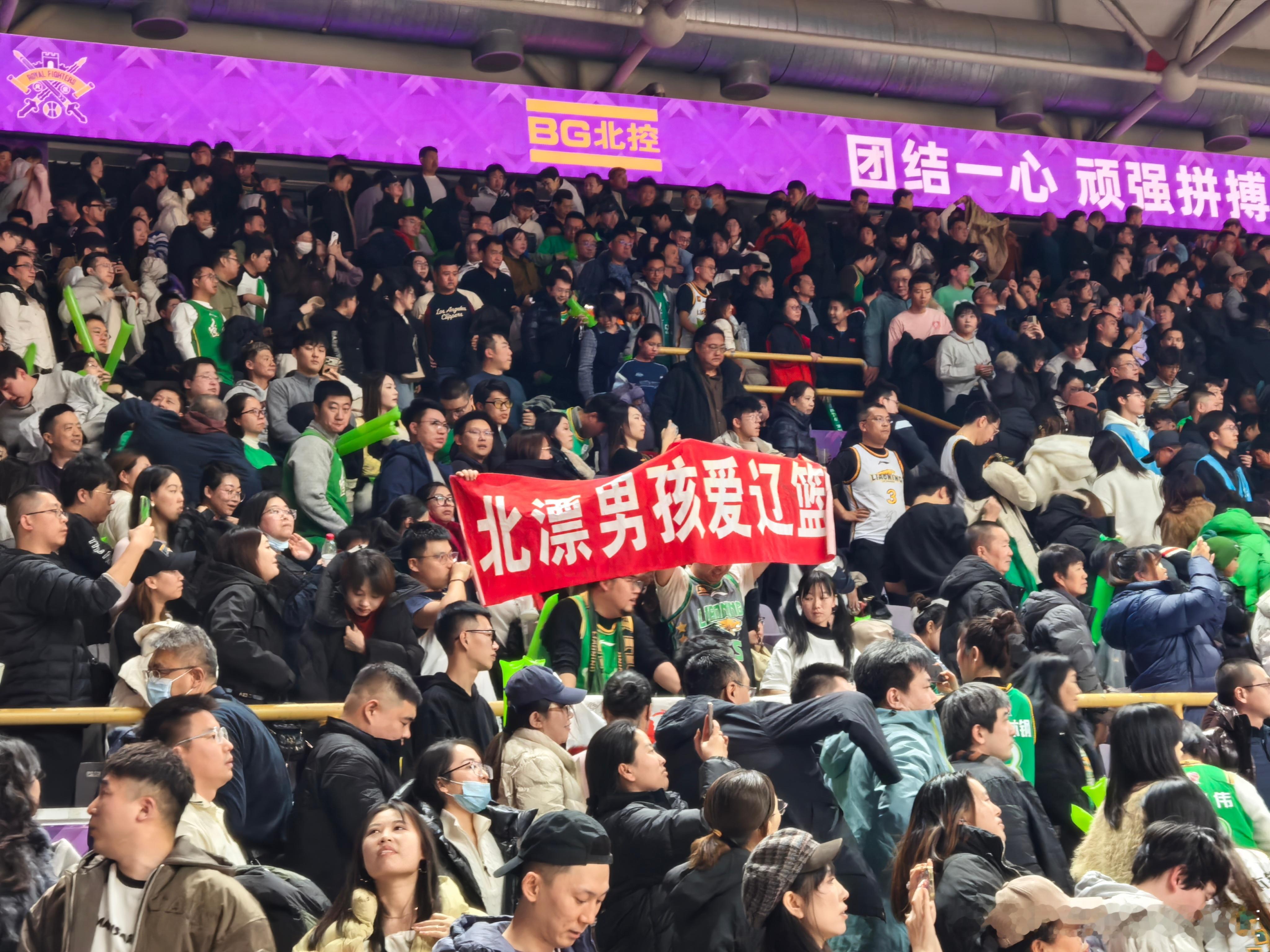 七轮战罢，辽篮本赛季客场对阵北京、天津的常规赛已全部落幕。耳畔仿佛还回响着现场山