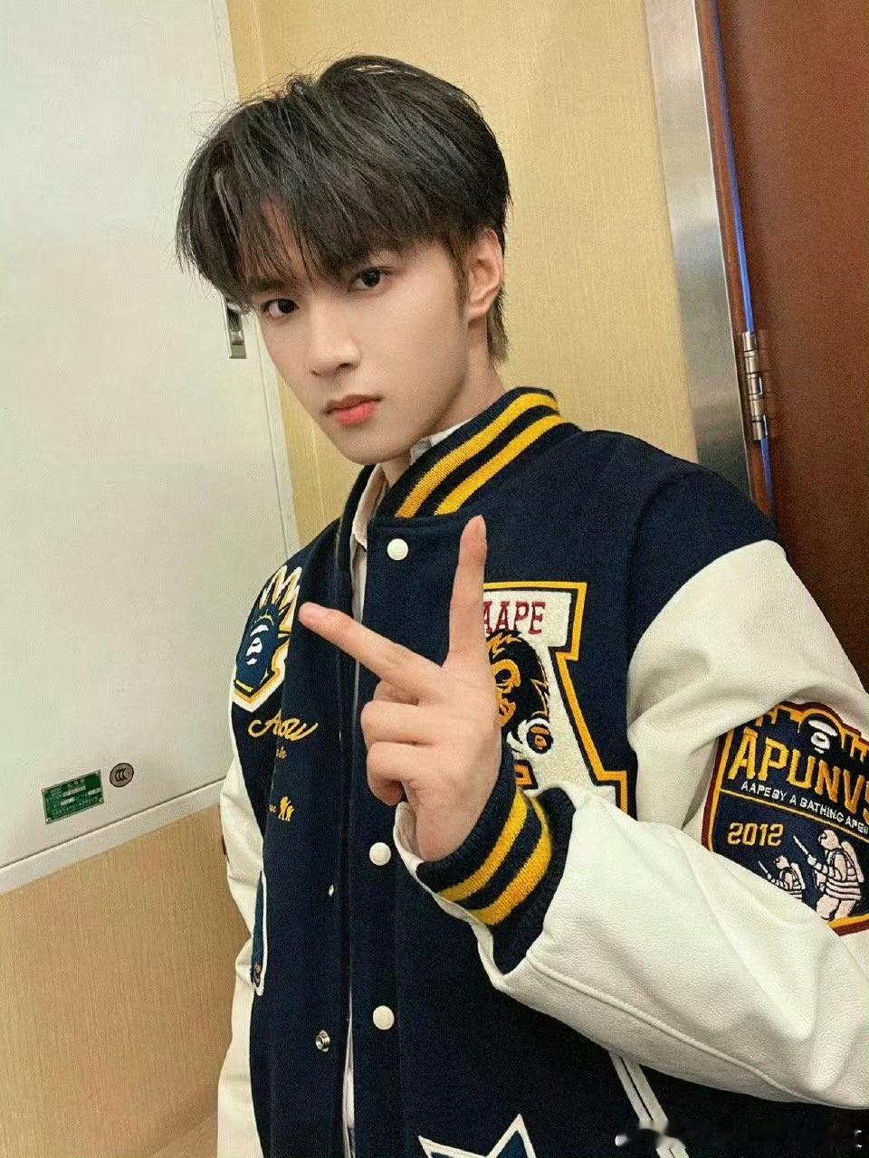 刘耀文在新节目中仍是忙内弟弟呀和哥哥们同框的化学反应值得期待啦坐等新电子榨菜上线