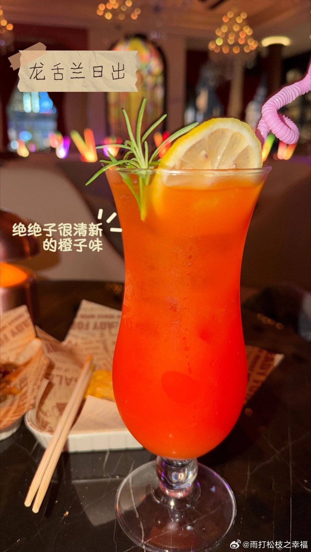 生活手记杯中残酒映孤影，一盏入喉尽是陈年心事，昔日并肩言笑的人早已消散于风尘，独