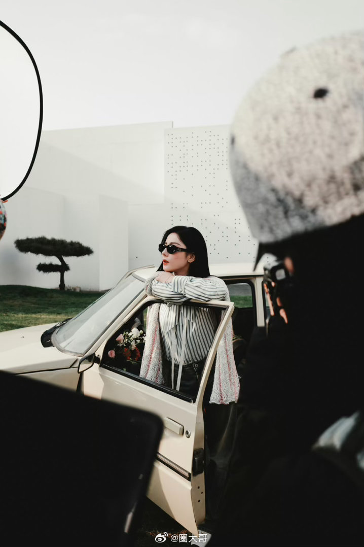 迪丽热巴工作室万灵之主贺思慕海报终于等来迪丽热巴女王回归了，电视剧《白日提灯》今