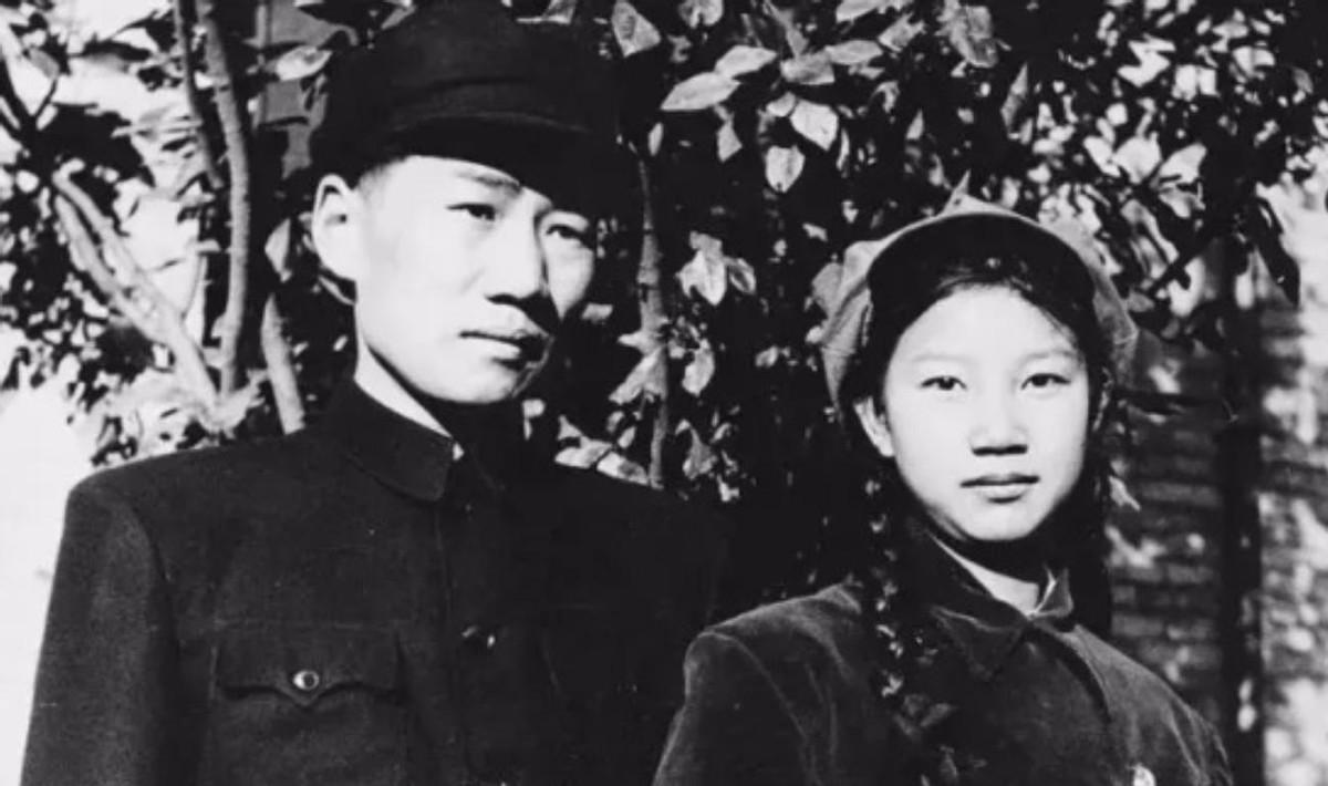 毛岸英在朝鲜战争期间口袋里藏着一张女同志照片，上将赵南起解释说那是他的媳妇！
1