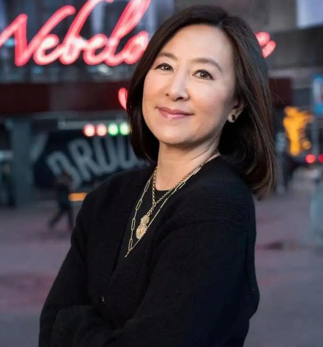 阿里蔡崇信官宣离婚！网传出轨女主持人闹翻天，真相太荒唐

一场体面的豪门离婚，本