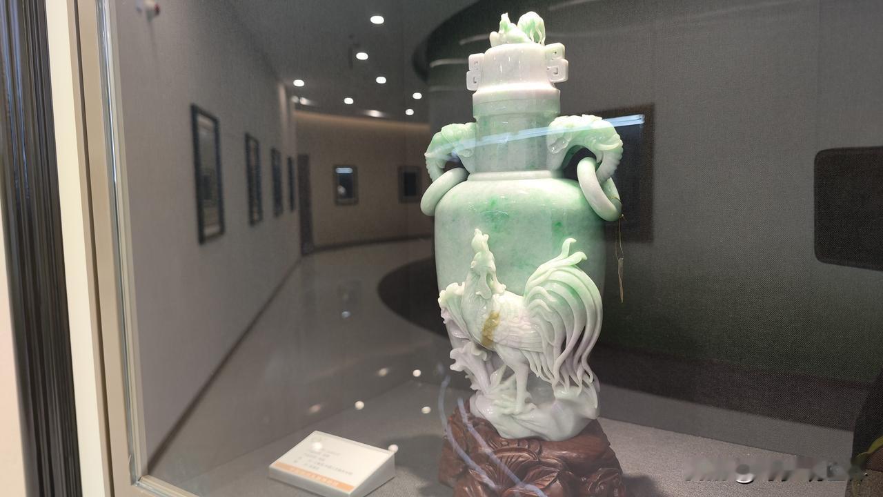 特意来到湾头古镇的扬州玉器博物馆，本以为只是逛逛展厅看看美玉，没想到一走进去，就