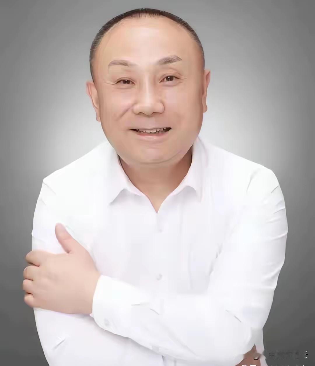 严总真是一个很好的人，对员工，不像老板，更像一个知心大哥。开会前，先关心的是员工