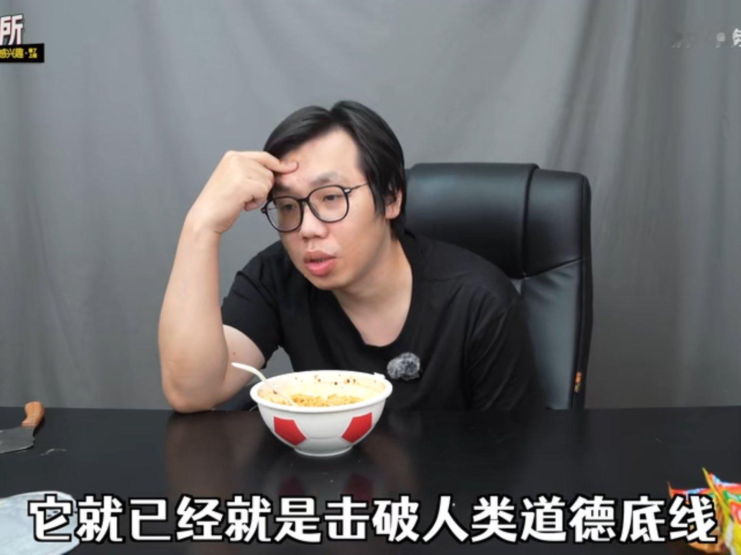 我：因为觉得宋芋圆有趣而产生了想跟他做朋友的念头真是羞愧啊私生：*出现在宋芋圆工