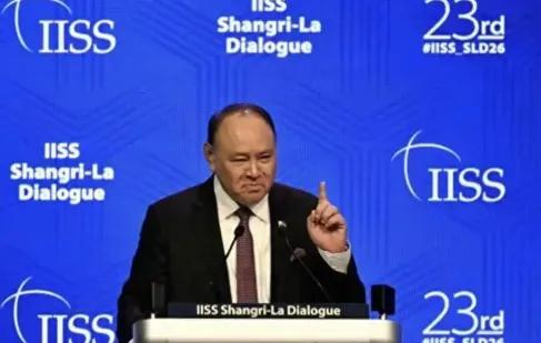 地震来袭陷入绝境才知悔！菲防长当众口出恶言抹黑邻国，如今举国缺物资缺救援，放眼全