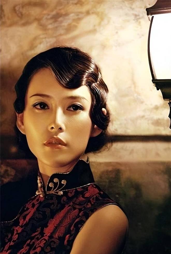 民国时期的妓女见多识广
《银元时代生活史》的作者陈存仁这么写：那女郎对我说“我是