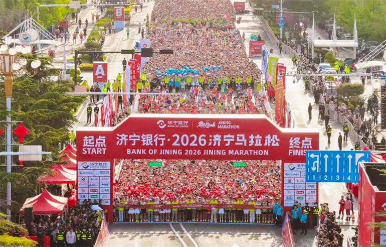 今天济宁彻底燃爆！14000人一起跑，太壮观了！
 
就在今天（4月6日）早上7