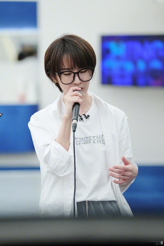 谢楠脑力担当乘风2026看完选歌环节真心觉得谢楠很适合脑力担当，思路稳、反应快、