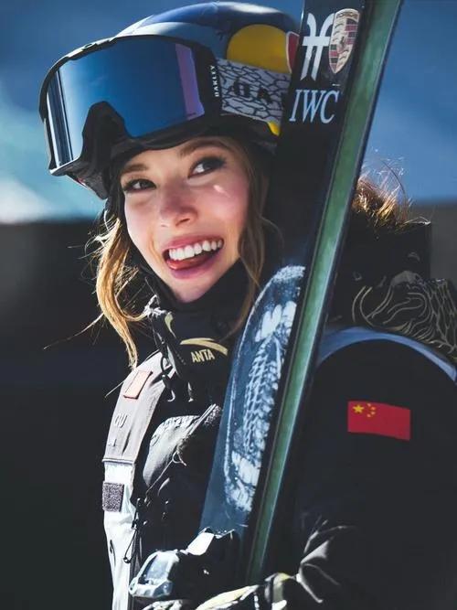 谷爱凌卫冕成功，中国队再添一金
      2026年2月22日米兰冬奥会U型场